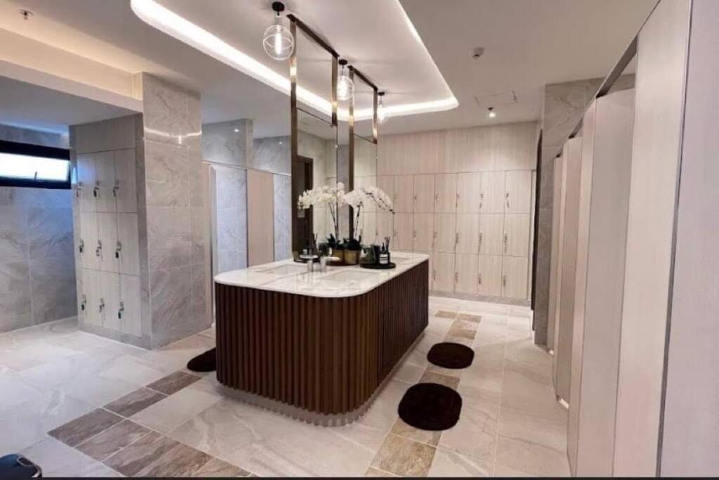Modern Style Room With Sky Pool 古城边天际泳池公寓 Chiang Mai Exterior foto