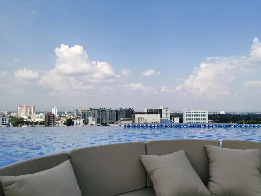 Modern Style Room With Sky Pool 古城边天际泳池公寓 Chiang Mai Exterior foto