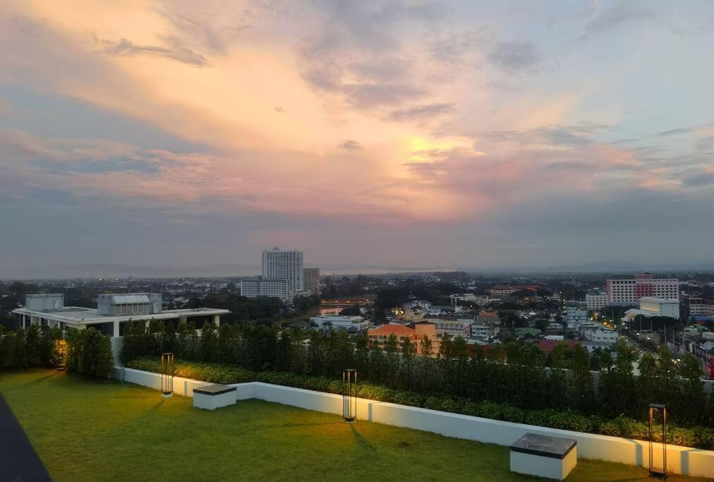 Modern Style Room With Sky Pool 古城边天际泳池公寓 Chiang Mai Exterior foto