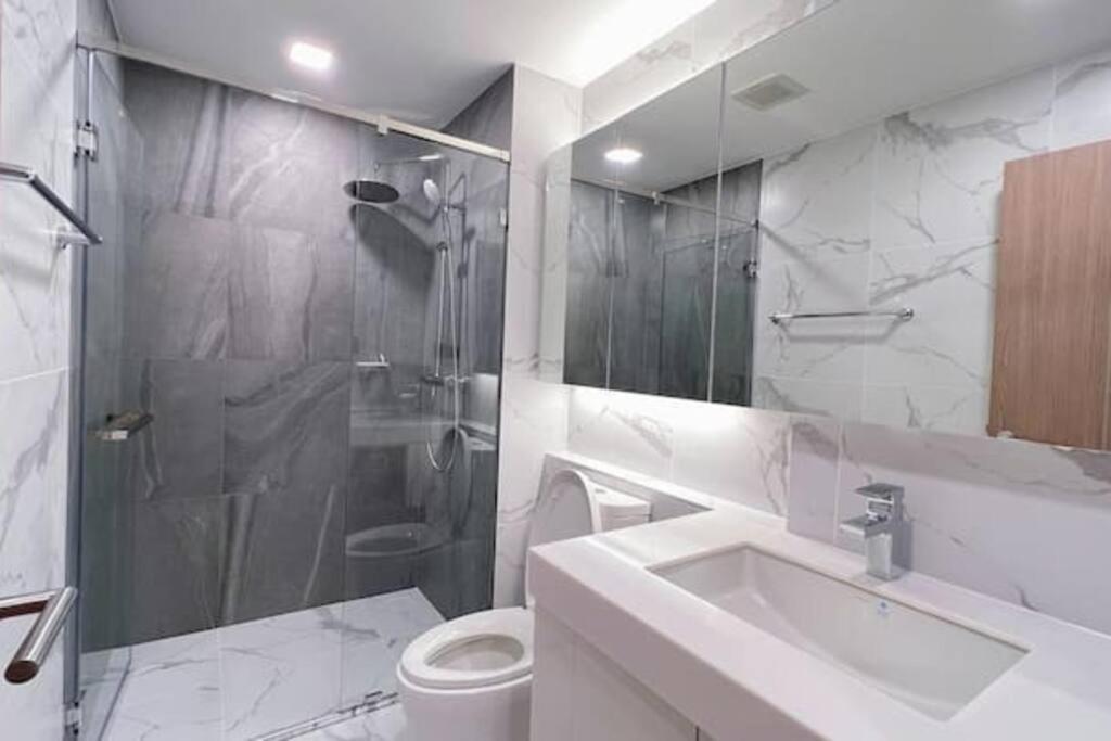 Modern Style Room With Sky Pool 古城边天际泳池公寓 Chiang Mai Exterior foto