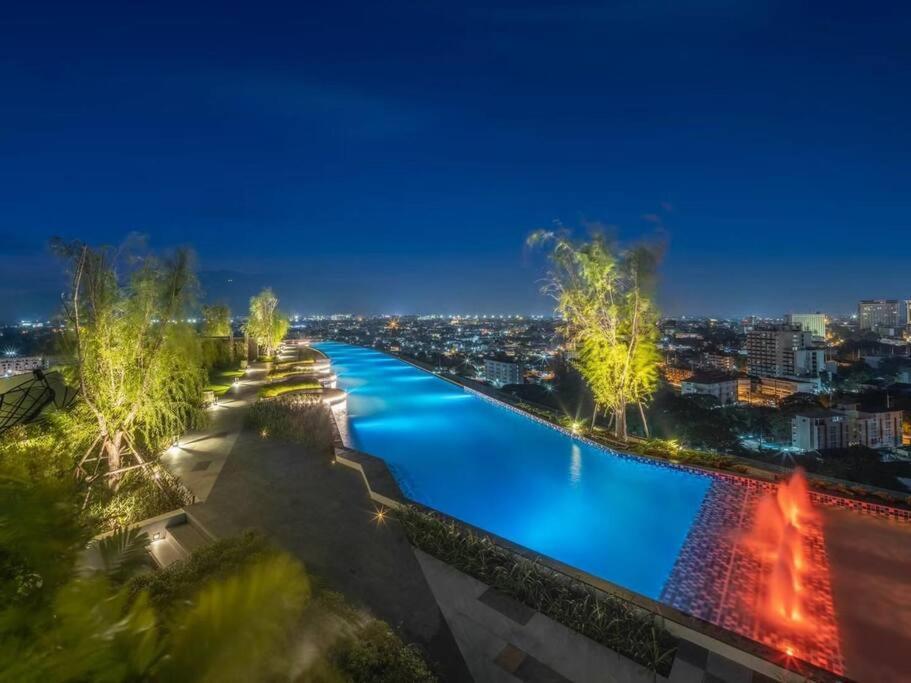 Modern Style Room With Sky Pool 古城边天际泳池公寓 Chiang Mai Exterior foto
