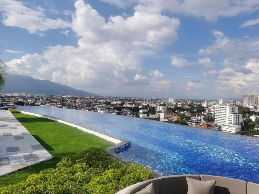 Modern Style Room With Sky Pool 古城边天际泳池公寓 Chiang Mai Exterior foto