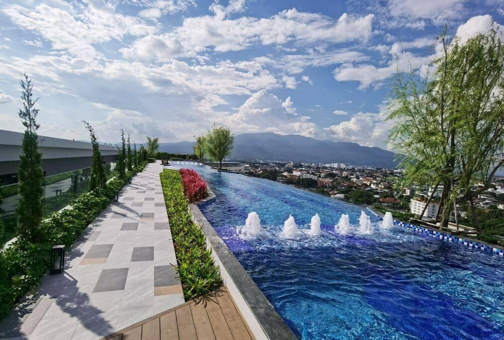 Modern Style Room With Sky Pool 古城边天际泳池公寓 Chiang Mai Exterior foto