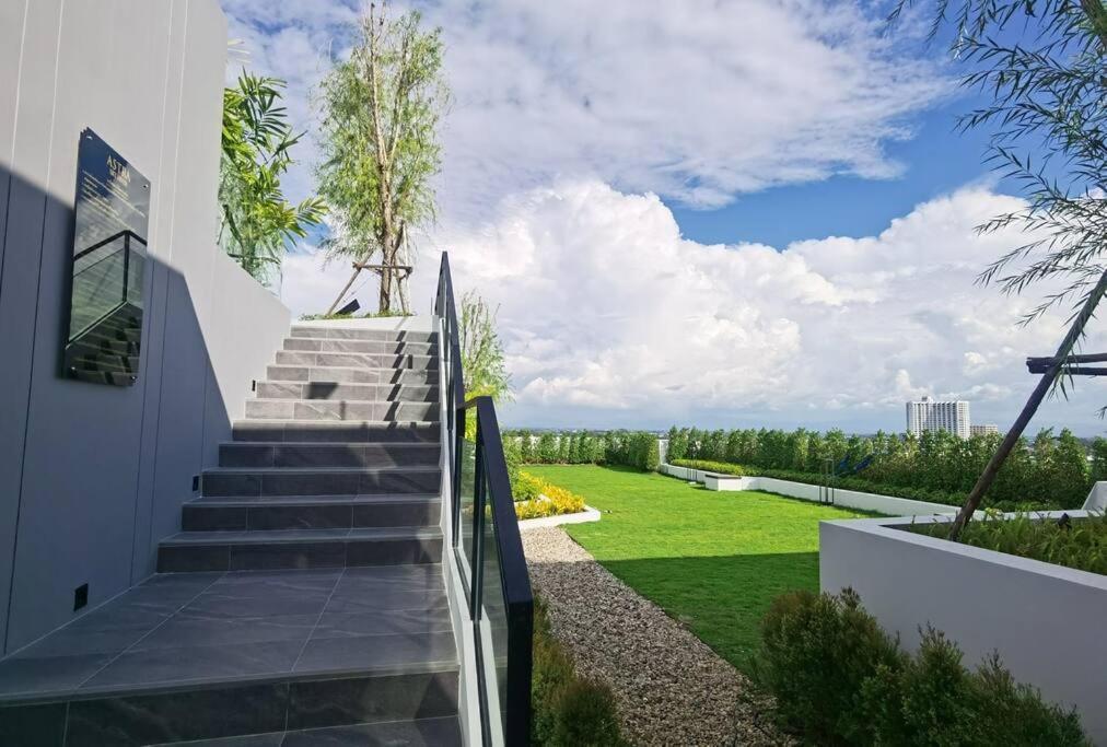 Modern Style Room With Sky Pool 古城边天际泳池公寓 Chiang Mai Exterior foto