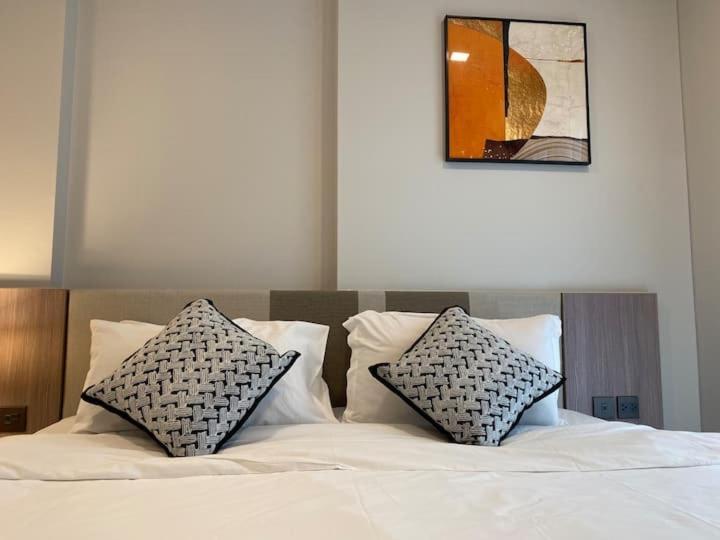 Modern Style Room With Sky Pool 古城边天际泳池公寓 Chiang Mai Exterior foto